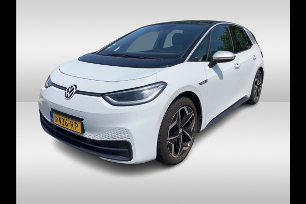 Volkswagen ID.3 First Plus 58 kWh / SOH 91,6% / Trekhaak / Camera / Keyless / Matrix LED / Interieurvoorverwarming / 19'' / DAB / 19'' / Navigatie / ACC