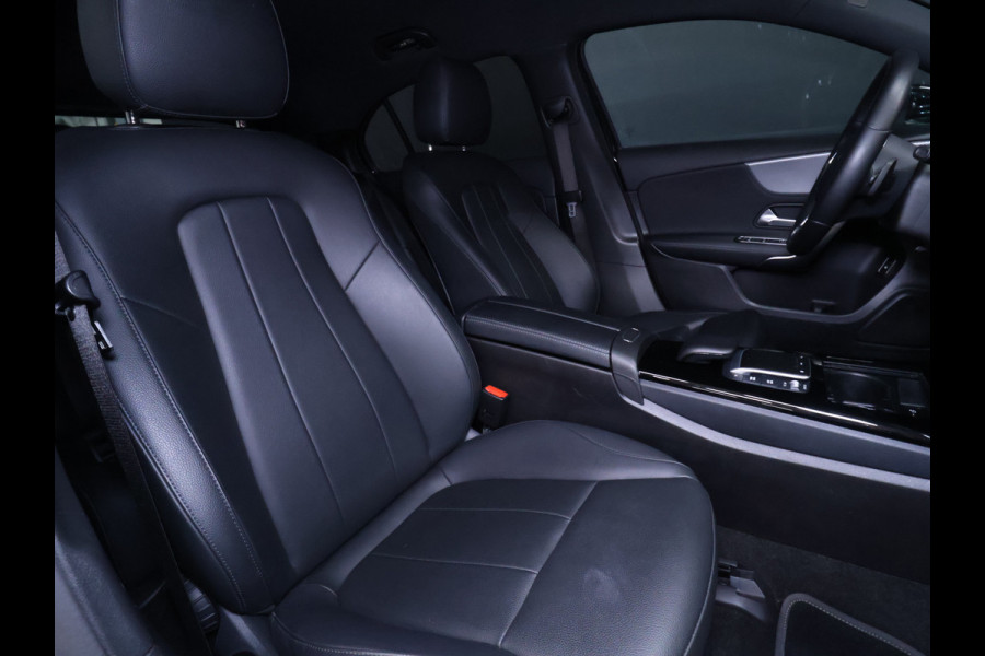 Mercedes-Benz A-Klasse 250 e Sport Luxury Limited [TREKHAAK, APPLE CARPLAY, CRUISE CONTROL, ACHTERUITRIJCAMERA, PDC V+A, STOELVERWARMING, AUTOMATSICHE AIRCO, NIEUWSTAAT]