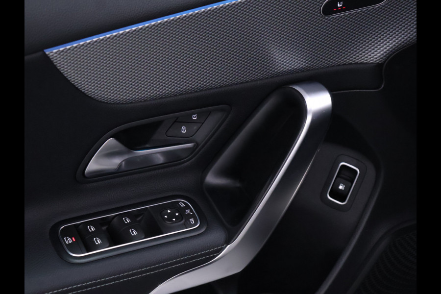 Mercedes-Benz A-Klasse 250 e Sport Luxury Limited [TREKHAAK, APPLE CARPLAY, CRUISE CONTROL, ACHTERUITRIJCAMERA, PDC V+A, STOELVERWARMING, AUTOMATSICHE AIRCO, NIEUWSTAAT]