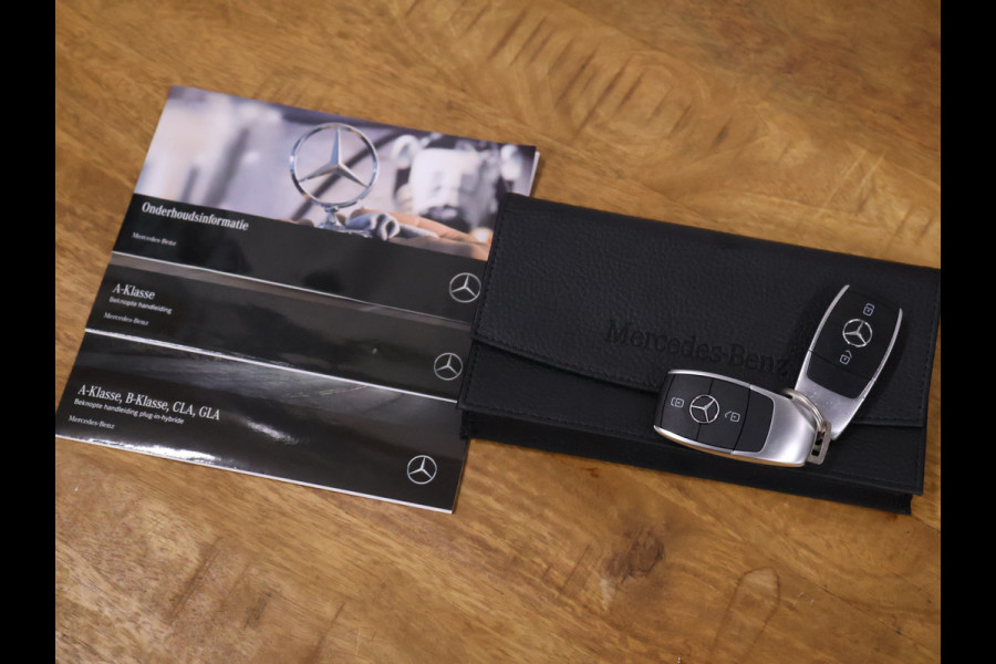 Mercedes-Benz A-Klasse 250 e Sport Luxury Limited [TREKHAAK, APPLE CARPLAY, CRUISE CONTROL, ACHTERUITRIJCAMERA, PDC V+A, STOELVERWARMING, AUTOMATSICHE AIRCO, NIEUWSTAAT]