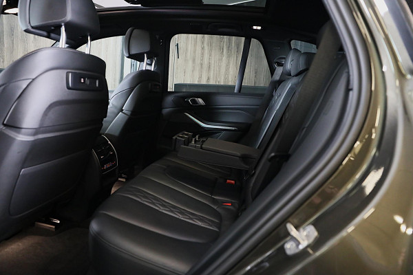 BMW X5 XDrive45e High Executive M Line / SWAROVSKI / 360 Camera / Head Up / Leder / F1 / Open Pano / Laser Koplampen / 22 Inch