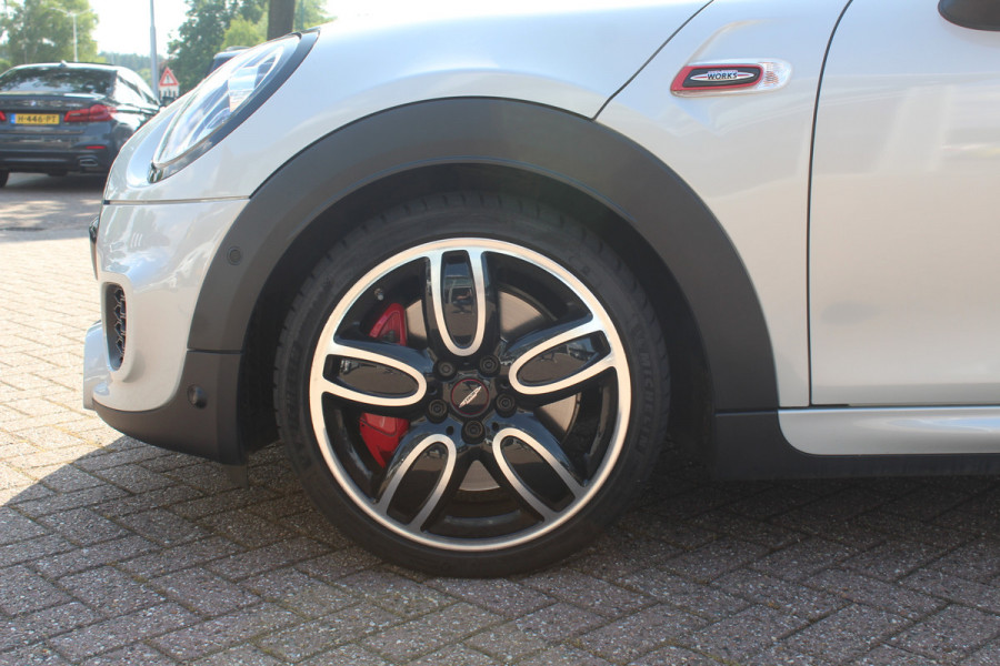 MINI Cabrio 2.0 John Cooper Works Chili / Full options / Camera / JCW Package / Head-up display / DAB / Harman Kardon