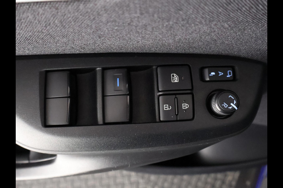 Toyota Yaris Cross 1.5 HYBRID BI-TONE EXPLORE-PACK GARANTIE 3-2033 NAVI.CAMERA.BSM. PDC V+A