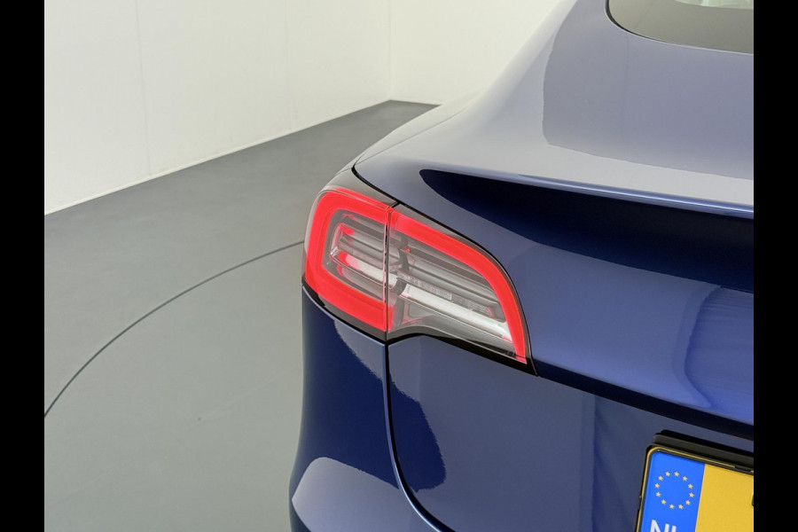 Tesla Model 3 Long Range AWD 75 kWh SOH 88% VAN: €22.900,- VOOR: €20.899,- UW EINDEJAARSVOORDEEL: €2.001,- |AFNEEMBARE TREKHAAK | 750KG TREKGEWICHT | ORIGNEEL NL AUTO | RIJKLAAR MET 12 MND BOVAG GARANTIE |