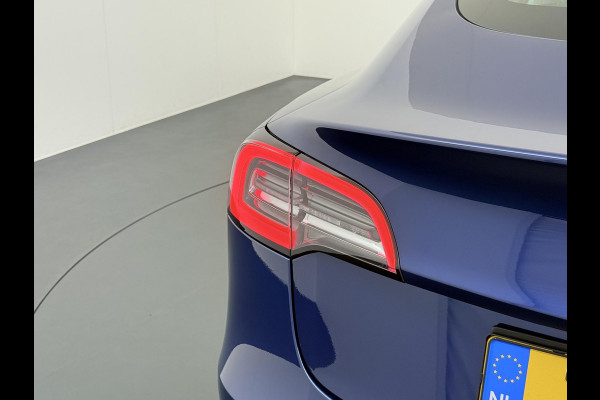 Tesla Model 3 Long Range AWD 75 kWh SOH 88% VAN: €22.900,- VOOR: €20.899,- UW EINDEJAARSVOORDEEL: €2.001,- |AFNEEMBARE TREKHAAK | 750KG TREKGEWICHT | ORIGNEEL NL AUTO | RIJKLAAR MET 12 MND BOVAG GARANTIE |