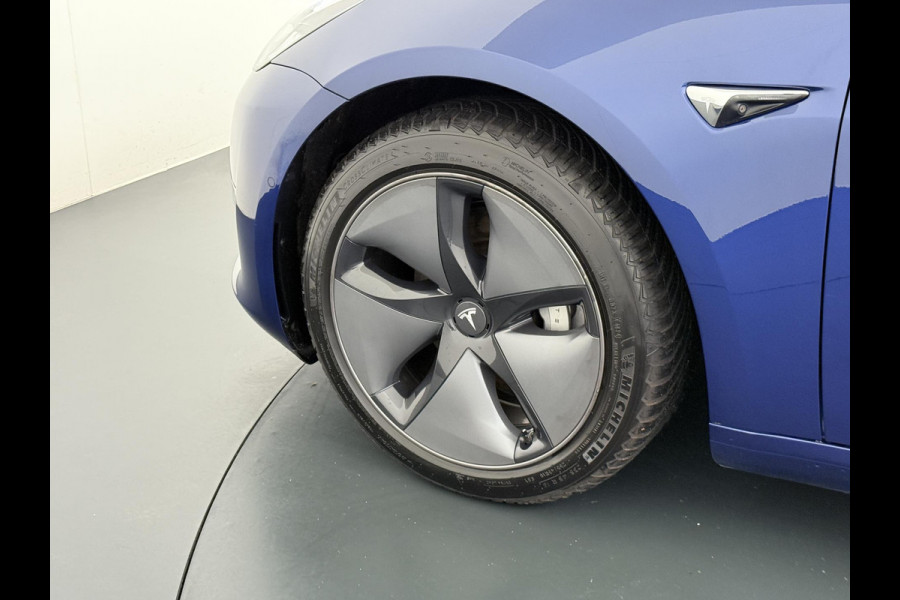 Tesla Model 3 Long Range AWD 75 kWh SOH 88% VAN: €22.900,- VOOR: €20.899,- UW EINDEJAARSVOORDEEL: €2.001,- |AFNEEMBARE TREKHAAK | 750KG TREKGEWICHT | ORIGNEEL NL AUTO | RIJKLAAR MET 12 MND BOVAG GARANTIE |