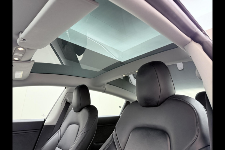 Tesla Model 3 Long Range AWD 75 kWh SOH 88% VAN: €22.900,- VOOR: €20.899,- UW EINDEJAARSVOORDEEL: €2.001,- |AFNEEMBARE TREKHAAK | 750KG TREKGEWICHT | ORIGNEEL NL AUTO | RIJKLAAR MET 12 MND BOVAG GARANTIE |