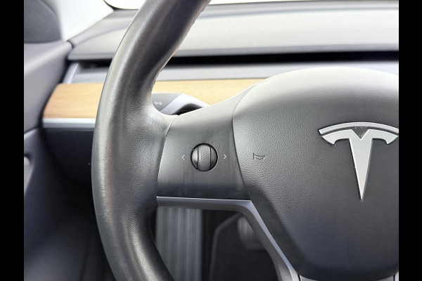 Tesla Model 3 Long Range AWD 75 kWh SOH 88% VAN: €22.900,- VOOR: €20.899,- UW EINDEJAARSVOORDEEL: €2.001,- |AFNEEMBARE TREKHAAK | 750KG TREKGEWICHT | ORIGNEEL NL AUTO | RIJKLAAR MET 12 MND BOVAG GARANTIE |