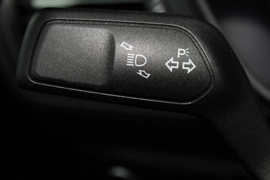 Ford Kuga 2.5-243pk PHEV ST-Line X. Van €. 54.937,- voor €. 43.735,- ! Trekgewicht van 2.100kg ! Elektr. verstelb. AGR stoelen voor, Stoel-, stuur-, voorraam- en achterbank verwarming, Elektr. panorama/schuif-kanteldak , Trekhaak elektr. wegklapbaar, B&O soundsyst. etc.