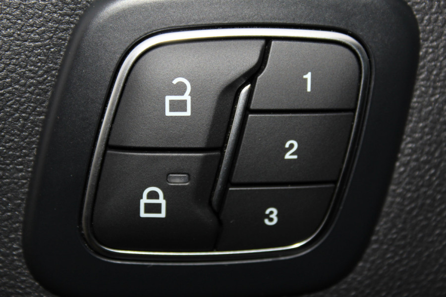 Ford Kuga 2.5-243pk PHEV ST-Line X. Van €. 54.937,- voor €. 43.735,- ! Trekgewicht van 2.100kg ! Elektr. verstelb. AGR stoelen voor, Stoel-, stuur-, voorraam- en achterbank verwarming, Elektr. panorama/schuif-kanteldak , Trekhaak elektr. wegklapbaar, B&O soundsyst. etc.