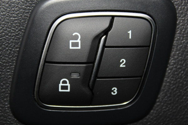 Ford Kuga 2.5-243pk PHEV ST-Line X. Van €. 54.937,- voor €. 43.735,- ! Trekgewicht van 2.100kg ! Elektr. verstelb. AGR stoelen voor, Stoel-, stuur-, voorraam- en achterbank verwarming, Elektr. panorama/schuif-kanteldak , Trekhaak elektr. wegklapbaar, B&O soundsyst. etc.