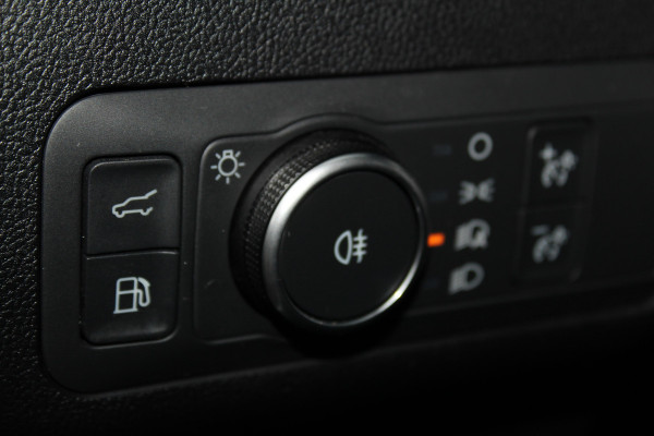 Ford Kuga 2.5-243pk PHEV ST-Line X. Van €. 54.937,- voor €. 43.735,- ! Trekgewicht van 2.100kg ! Elektr. verstelb. AGR stoelen voor, Stoel-, stuur-, voorraam- en achterbank verwarming, Elektr. panorama/schuif-kanteldak , Trekhaak elektr. wegklapbaar, B&O soundsyst. etc.