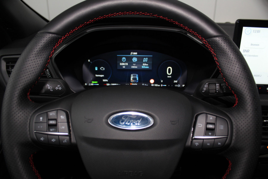 Ford Kuga 2.5-243pk PHEV ST-Line X. Van €. 54.937,- voor €. 43.735,- ! Trekgewicht van 2.100kg ! Elektr. verstelb. AGR stoelen voor, Stoel-, stuur-, voorraam- en achterbank verwarming, Elektr. panorama/schuif-kanteldak , Trekhaak elektr. wegklapbaar, B&O soundsyst. etc.