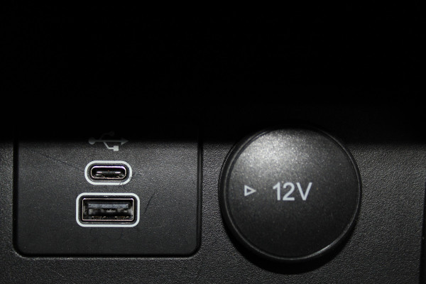 Ford Kuga 2.5-243pk PHEV ST-Line X. Van €. 54.937,- voor €. 43.735,- ! Trekgewicht van 2.100kg ! Elektr. verstelb. AGR stoelen voor, Stoel-, stuur-, voorraam- en achterbank verwarming, Elektr. panorama/schuif-kanteldak , Trekhaak elektr. wegklapbaar, B&O soundsyst. etc.