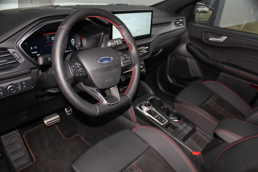 Ford Kuga 2.5-243pk PHEV ST-Line X. Van €. 54.937,- voor €. 43.735,- ! Trekgewicht van 2.100kg ! Elektr. verstelb. AGR stoelen voor, Stoel-, stuur-, voorraam- en achterbank verwarming, Elektr. panorama/schuif-kanteldak , Trekhaak elektr. wegklapbaar, B&O soundsyst. etc.