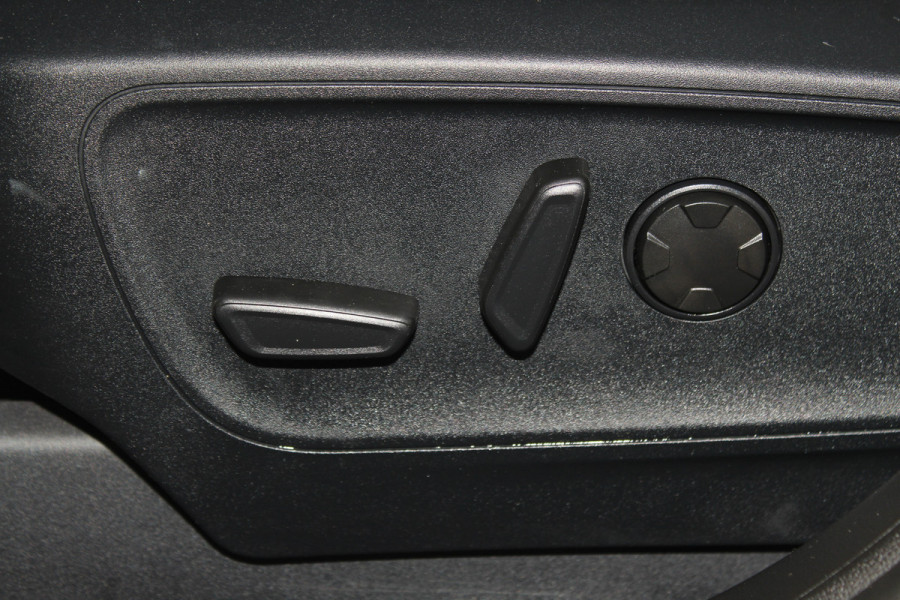 Ford Kuga 2.5-243pk PHEV ST-Line X. Van €. 54.937,- voor €. 43.735,- ! Trekgewicht van 2.100kg ! Elektr. verstelb. AGR stoelen voor, Stoel-, stuur-, voorraam- en achterbank verwarming, Elektr. panorama/schuif-kanteldak , Trekhaak elektr. wegklapbaar, B&O soundsyst. etc.