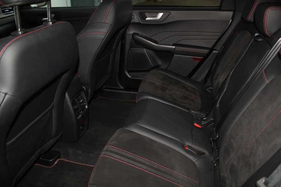 Ford Kuga 2.5-243pk PHEV ST-Line X. Van €. 54.937,- voor €. 43.735,- ! Trekgewicht van 2.100kg ! Elektr. verstelb. AGR stoelen voor, Stoel-, stuur-, voorraam- en achterbank verwarming, Elektr. panorama/schuif-kanteldak , Trekhaak elektr. wegklapbaar, B&O soundsyst. etc.