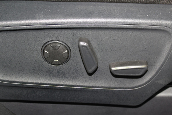 Ford Kuga 2.5-243pk PHEV ST-Line X. Van €. 54.937,- voor €. 43.735,- ! Trekgewicht van 2.100kg ! Elektr. verstelb. AGR stoelen voor, Stoel-, stuur-, voorraam- en achterbank verwarming, Elektr. panorama/schuif-kanteldak , Trekhaak elektr. wegklapbaar, B&O soundsyst. etc.