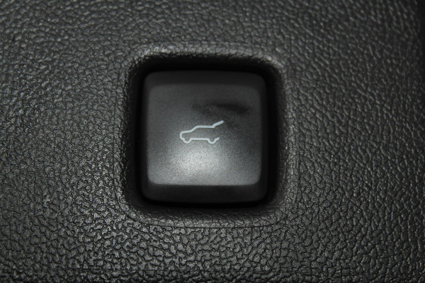 Ford Kuga 2.5-243pk PHEV ST-Line X. Van €. 54.937,- voor €. 43.735,- ! Trekgewicht van 2.100kg ! Elektr. verstelb. AGR stoelen voor, Stoel-, stuur-, voorraam- en achterbank verwarming, Elektr. panorama/schuif-kanteldak , Trekhaak elektr. wegklapbaar, B&O soundsyst. etc.