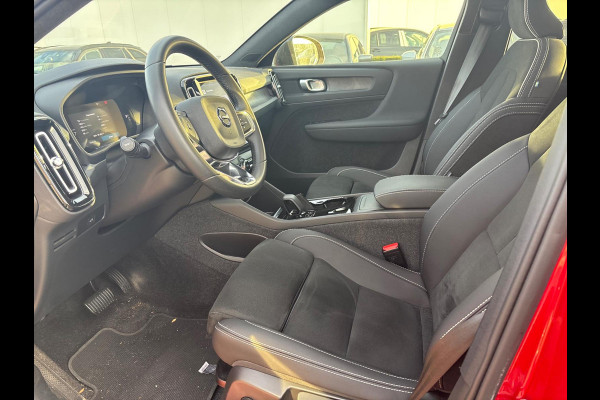 Volvo C40 Recharge Plus 69 kWh | Panoramadak | Trekhaak | Adaptive cruise control | Stoelverwarming | Camera