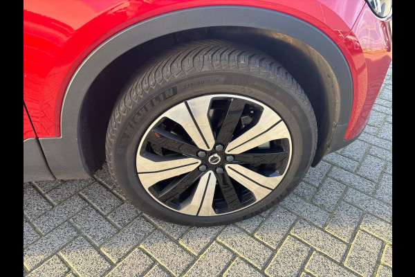 Volvo C40 Recharge Plus 69 kWh | Panoramadak | Trekhaak | Adaptive cruise control | Stoelverwarming | Camera