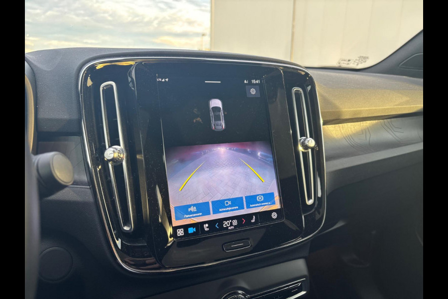 Volvo C40 Recharge Plus 69 kWh | Panoramadak | Trekhaak | Adaptive cruise control | Stoelverwarming | Camera