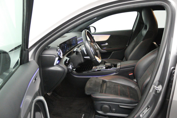 Mercedes-Benz A-Klasse 180 Business Solution AMG (STOELVERWARMING, SFEERVERLICHTING, ACHTERUITRIJCAMERA, CRUISE CONTROL, NAVI)