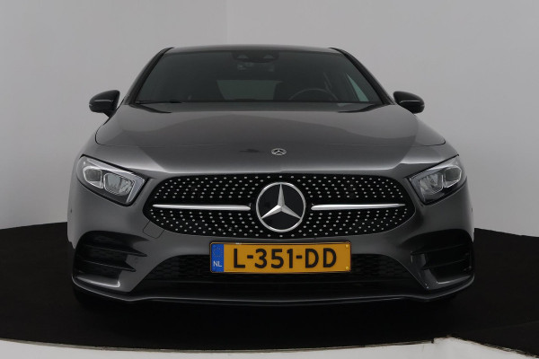 Mercedes-Benz A-Klasse 180 Business Solution AMG (STOELVERWARMING, SFEERVERLICHTING, ACHTERUITRIJCAMERA, CRUISE CONTROL, NAVI)