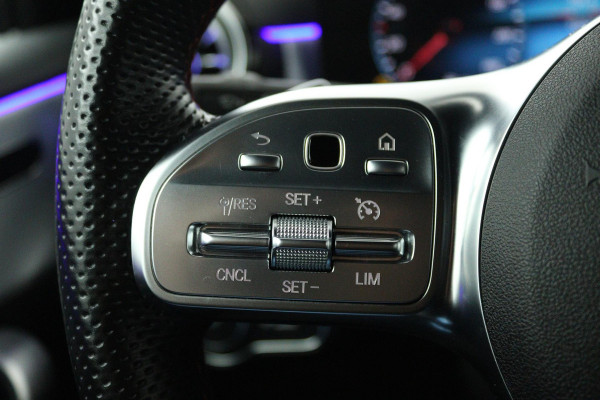 Mercedes-Benz A-Klasse 180 Business Solution AMG (STOELVERWARMING, SFEERVERLICHTING, ACHTERUITRIJCAMERA, CRUISE CONTROL, NAVI)