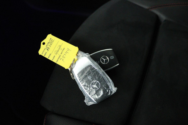 Mercedes-Benz A-Klasse 180 Business Solution AMG (STOELVERWARMING, SFEERVERLICHTING, ACHTERUITRIJCAMERA, CRUISE CONTROL, NAVI)