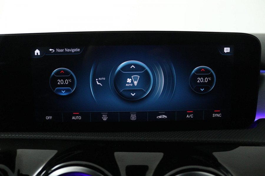 Mercedes-Benz A-Klasse 180 Business Solution AMG (STOELVERWARMING, SFEERVERLICHTING, ACHTERUITRIJCAMERA, CRUISE CONTROL, NAVI)