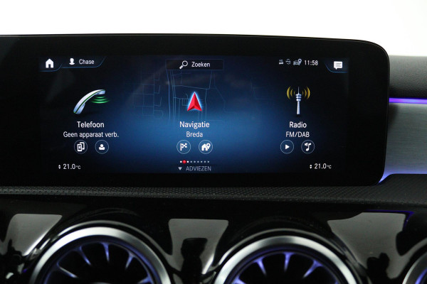 Mercedes-Benz A-Klasse 180 Business Solution AMG (STOELVERWARMING, SFEERVERLICHTING, ACHTERUITRIJCAMERA, CRUISE CONTROL, NAVI)