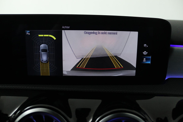 Mercedes-Benz A-Klasse 180 Business Solution AMG (STOELVERWARMING, SFEERVERLICHTING, ACHTERUITRIJCAMERA, CRUISE CONTROL, NAVI)