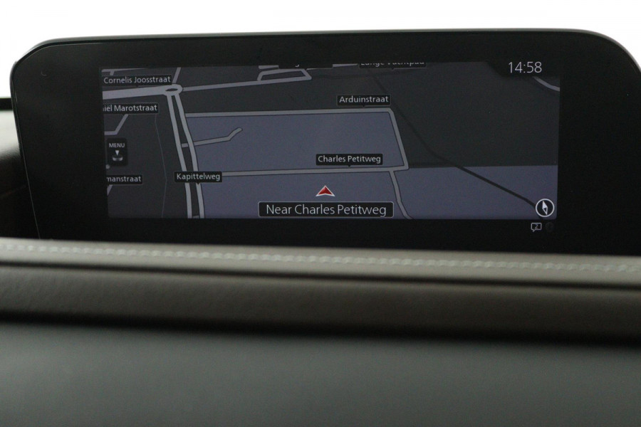 Mazda CX-30 2.0 e-SkyActiv-X M Hybrid Luxury (STOEL/STUUR VERWARMING, TREKHAAK, ELEKTR STOELEN, ACHTERUITRIJCAMERA)