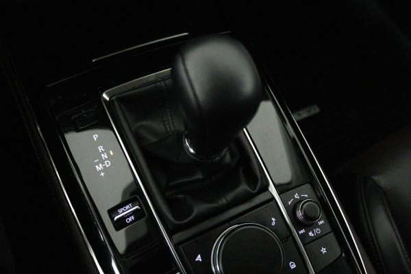 Mazda CX-30 2.0 e-SkyActiv-X M Hybrid Luxury (STOEL/STUUR VERWARMING, TREKHAAK, ELEKTR STOELEN, ACHTERUITRIJCAMERA)