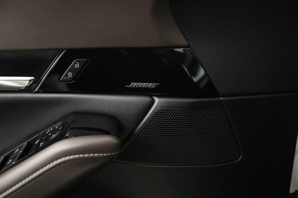 Mazda CX-30 2.0 e-SkyActiv-X M Hybrid Luxury (STOEL/STUUR VERWARMING, TREKHAAK, ELEKTR STOELEN, ACHTERUITRIJCAMERA)