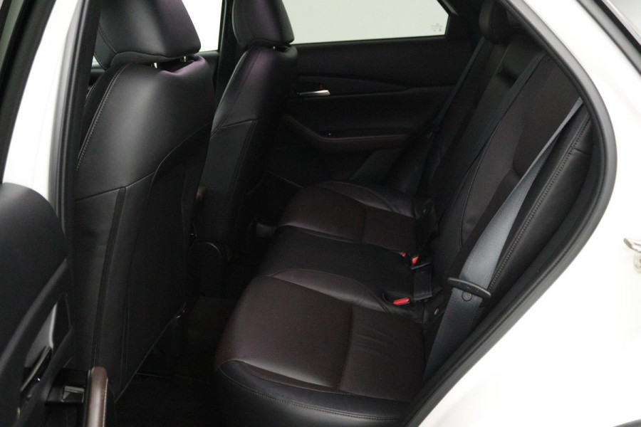 Mazda CX-30 2.0 e-SkyActiv-X M Hybrid Luxury (STOEL/STUUR VERWARMING, TREKHAAK, ELEKTR STOELEN, ACHTERUITRIJCAMERA)