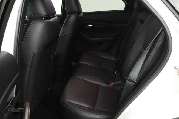 Mazda CX-30 2.0 e-SkyActiv-X M Hybrid Luxury (STOEL/STUUR VERWARMING, TREKHAAK, ELEKTR STOELEN, ACHTERUITRIJCAMERA)