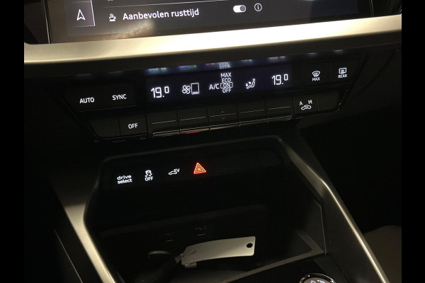 Audi A3 Sportback 40 TFSI e 3X S-Line|PANORAMA|KEYLESS