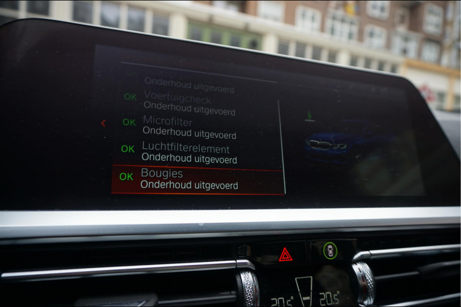 BMW 3-serie 330i Business Edition Plus M-SPORT | BTW | NL AUTO | LASER | LEER | PANORAMADAK | Sfeer | BMW Dealer onderhouden | Topstaat |