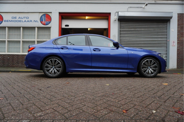 BMW 3-serie 330i Business Edition Plus M-SPORT | BTW | NL AUTO | LASER | LEER | PANORAMADAK | Sfeer | BMW Dealer onderhouden | Topstaat |
