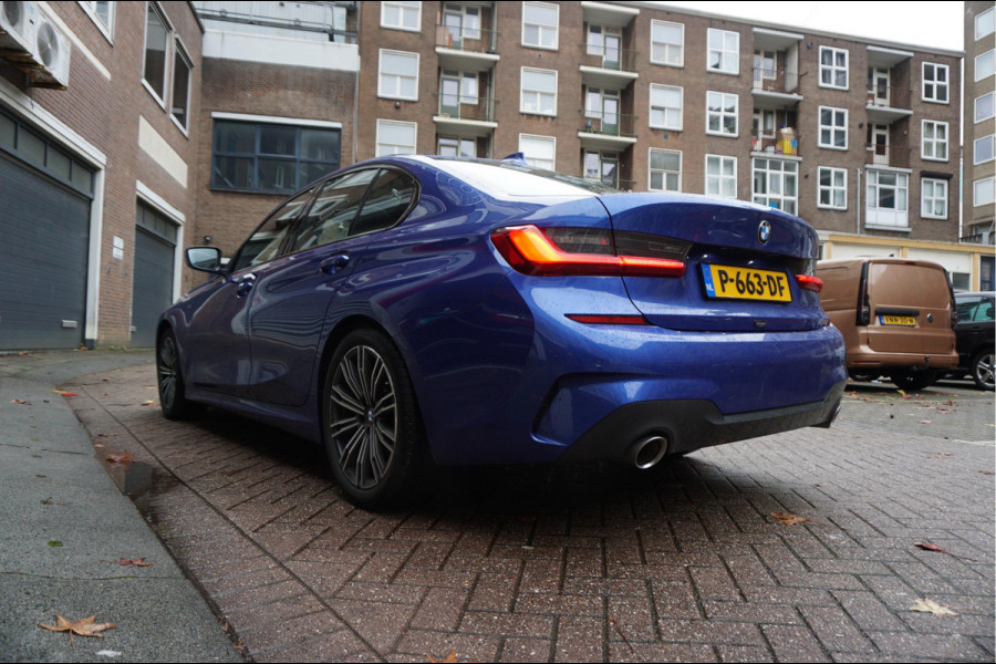 BMW 3-serie 330i Business Edition Plus M-SPORT | BTW | NL AUTO | LASER | LEER | PANORAMADAK | Sfeer | BMW Dealer onderhouden | Topstaat |