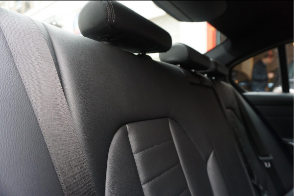 BMW 3-serie 330i Business Edition Plus M-SPORT | BTW | NL AUTO | LASER | LEER | PANORAMADAK | Sfeer | BMW Dealer onderhouden | Topstaat |