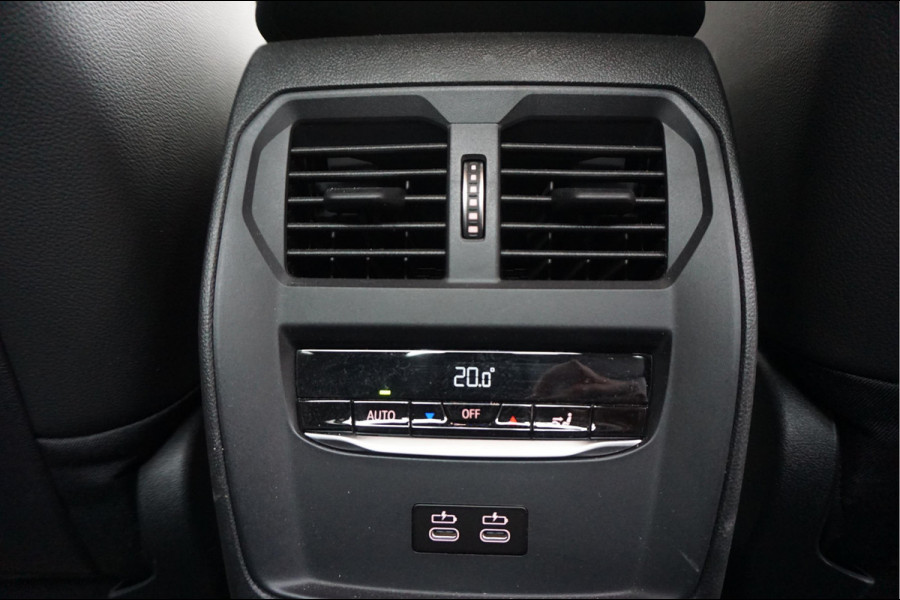 BMW 3-serie 330i Business Edition Plus M-SPORT | BTW | NL AUTO | LASER | LEER | PANORAMADAK | Sfeer | BMW Dealer onderhouden | Topstaat |