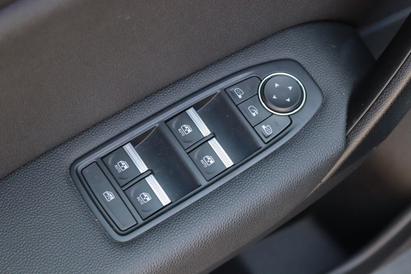 Renault Captur 1.3 TCe 140PK Intens Navigatie/Trekhaak/Camera/18-Inch