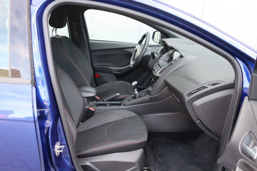 Ford Focus 1.5 EcoB. 150PK ST-Line Carplay-android/Parkeerhulp/Cruise-control/Nieuwe-distributieriem