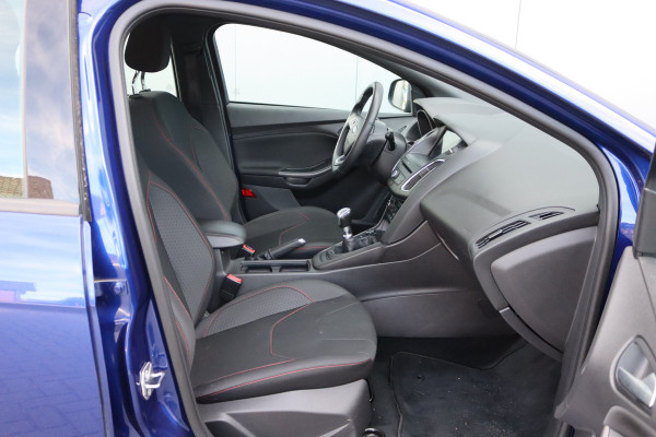 Ford Focus 1.5 EcoB. 150PK ST-Line Carplay-android/Parkeerhulp/Cruise-control/Nieuwe-distributieriem