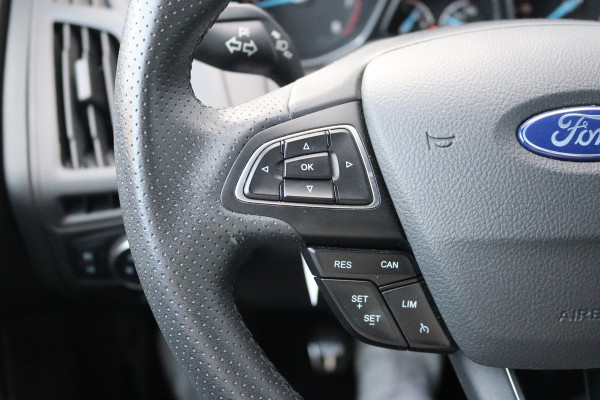 Ford Focus 1.5 EcoB. 150PK ST-Line Carplay-android/Parkeerhulp/Cruise-control/Nieuwe-distributieriem