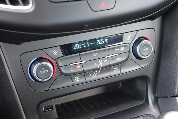 Ford Focus 1.5 EcoB. 150PK ST-Line Carplay-android/Parkeerhulp/Cruise-control/Nieuwe-distributieriem
