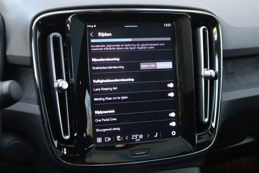 Volvo C40 Recharge Core 69 kWh 232PK Winterpack/Camera/Panoramadak/Cruise-Control